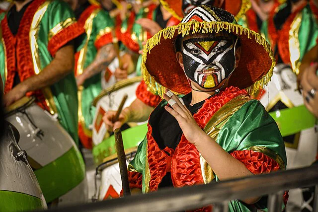 Niño_tamborilero_de_candombe_uruguayo